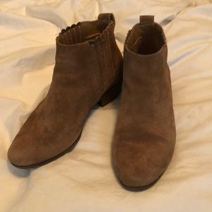 Jack Rogers size 9.5 suede booties